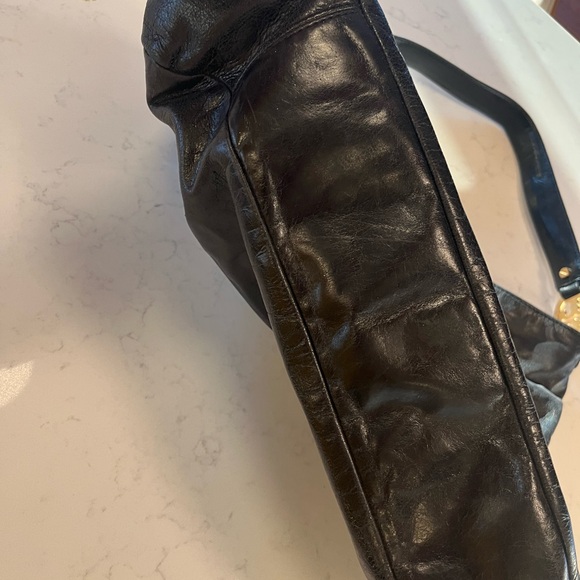 TORY BURCH destressed hobo Black Leather Shoulder Bag with Gold accents - Picture 11 of 12